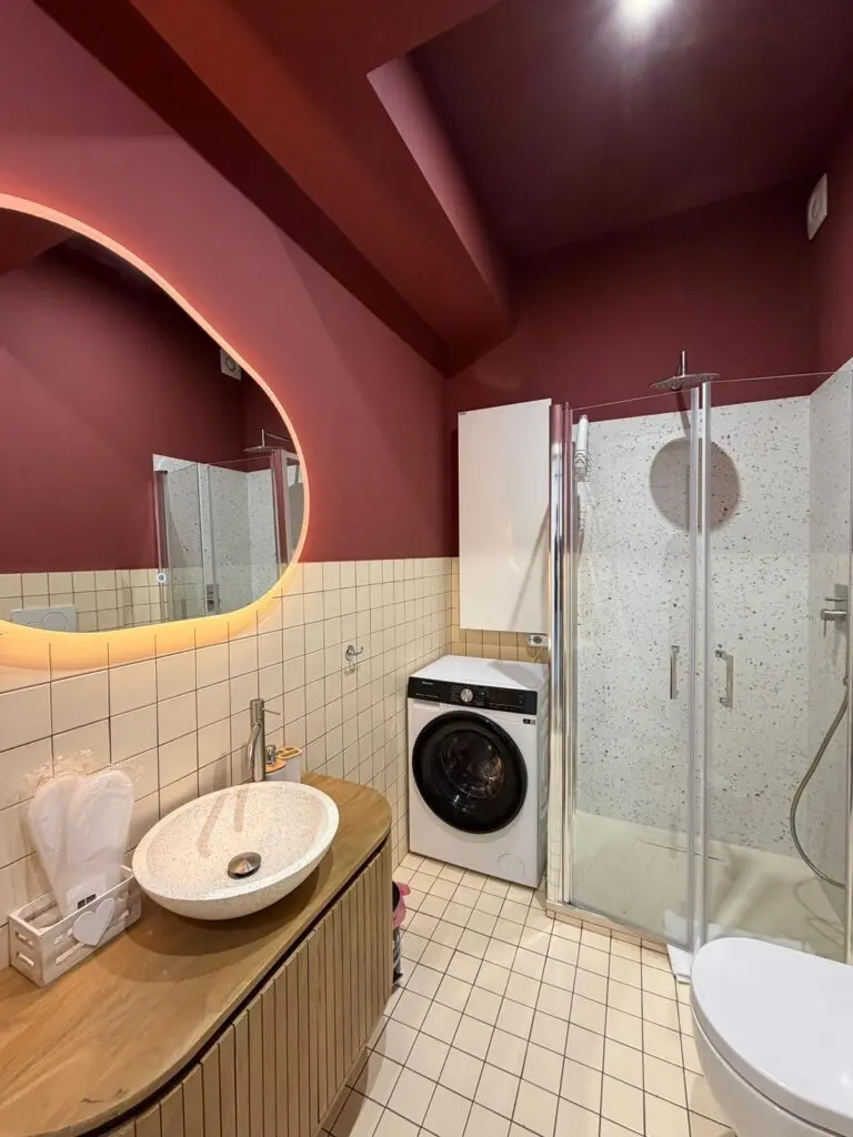 Bagno moderno di MoonHouse Civitavecchia